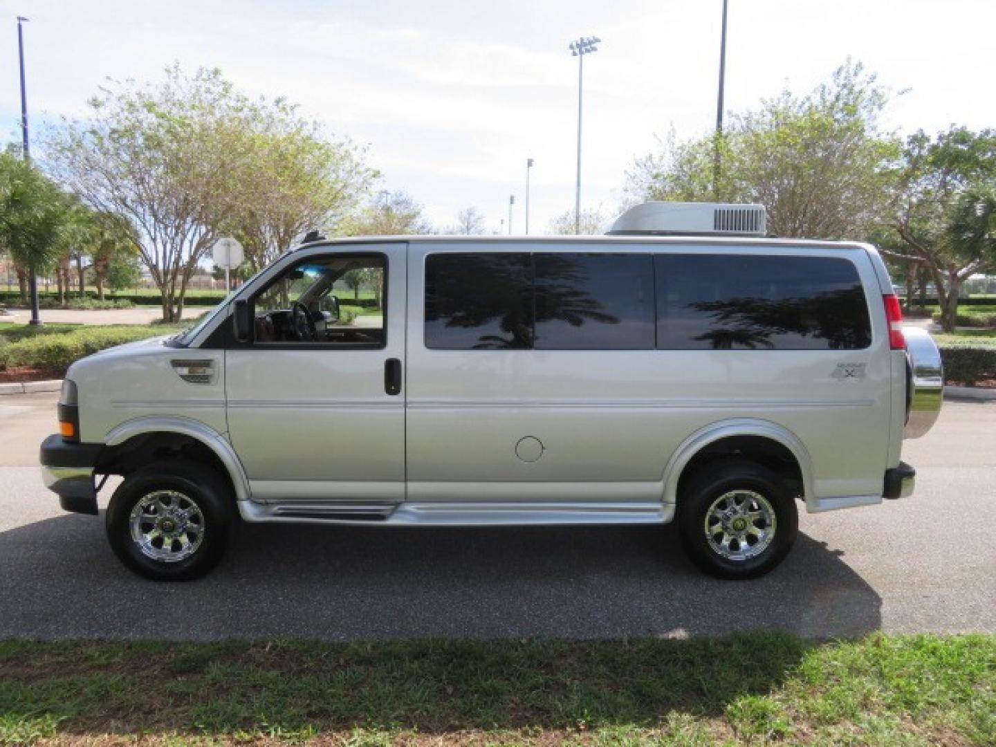 2017 Silver /Tan GMC Savana (1GTW7AFG6H1) , 4x4 transmission, located at 4301 Oak Circle #19, Boca Raton, FL, 33431, (954) 561-2499, 26.388861, -80.084038 - Photo#19